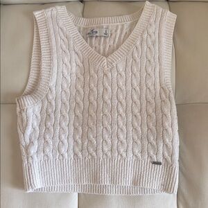 Hollister Women's Cropped Cream Cable Knit Sweater Vest Size Small